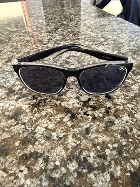 Black Cat-Eye Sunglasses for Women - Sleek Everyday Shades